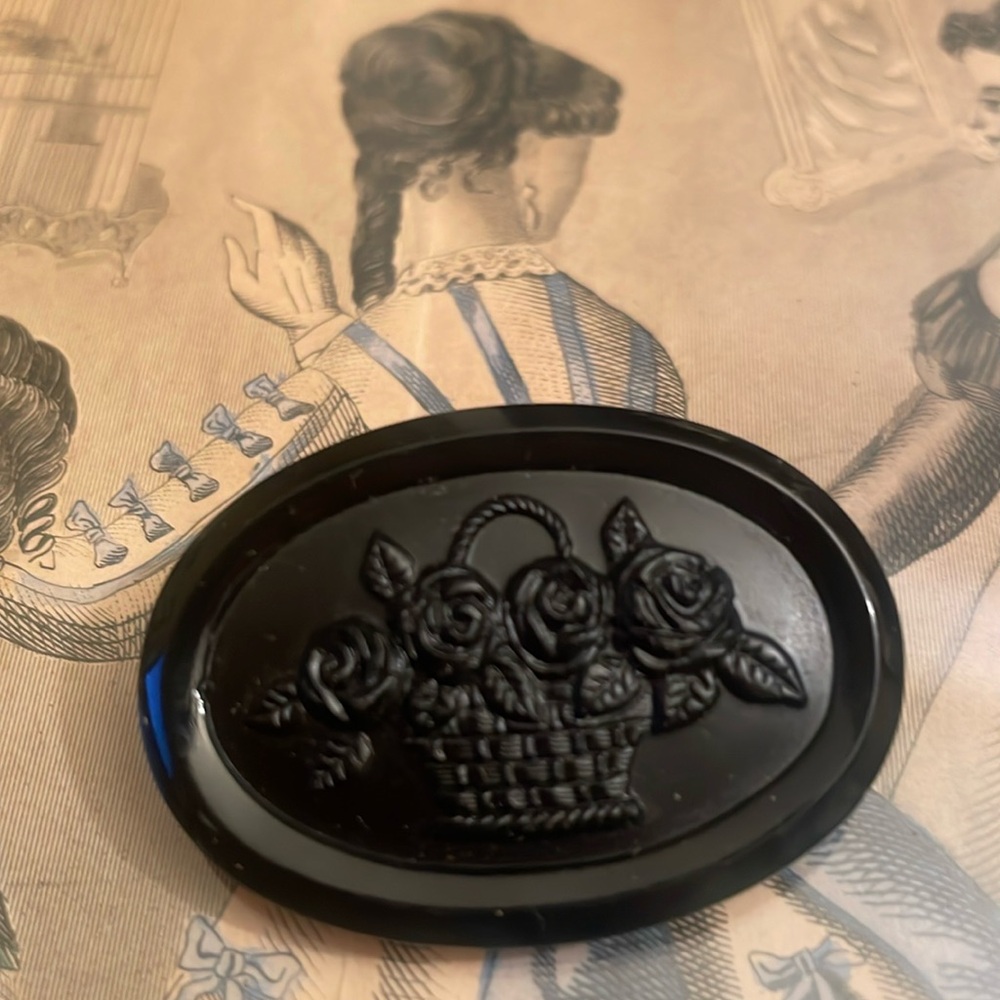 ANTIQUE  CARVED VICTORIAN MOURNING BROOCH Flower Basket Design, Jet Black, Czech